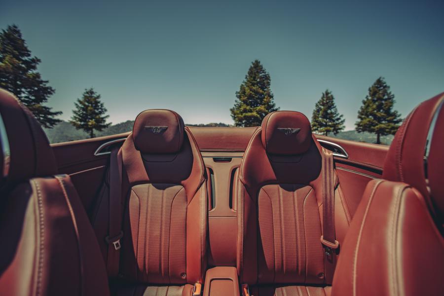 Интерьер Bentley Continental GT V8 Convertible 2019 года  (NA) (фото 11 из 40)